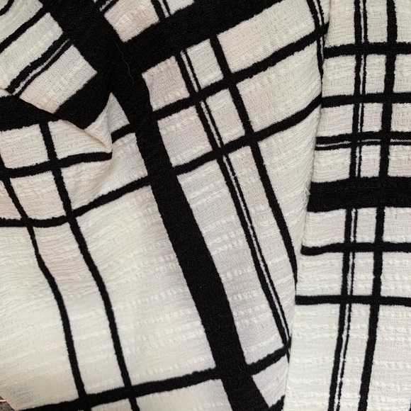 Do & Be Crop Top Black & White Pattern Sz Small - Picture 3 of 5